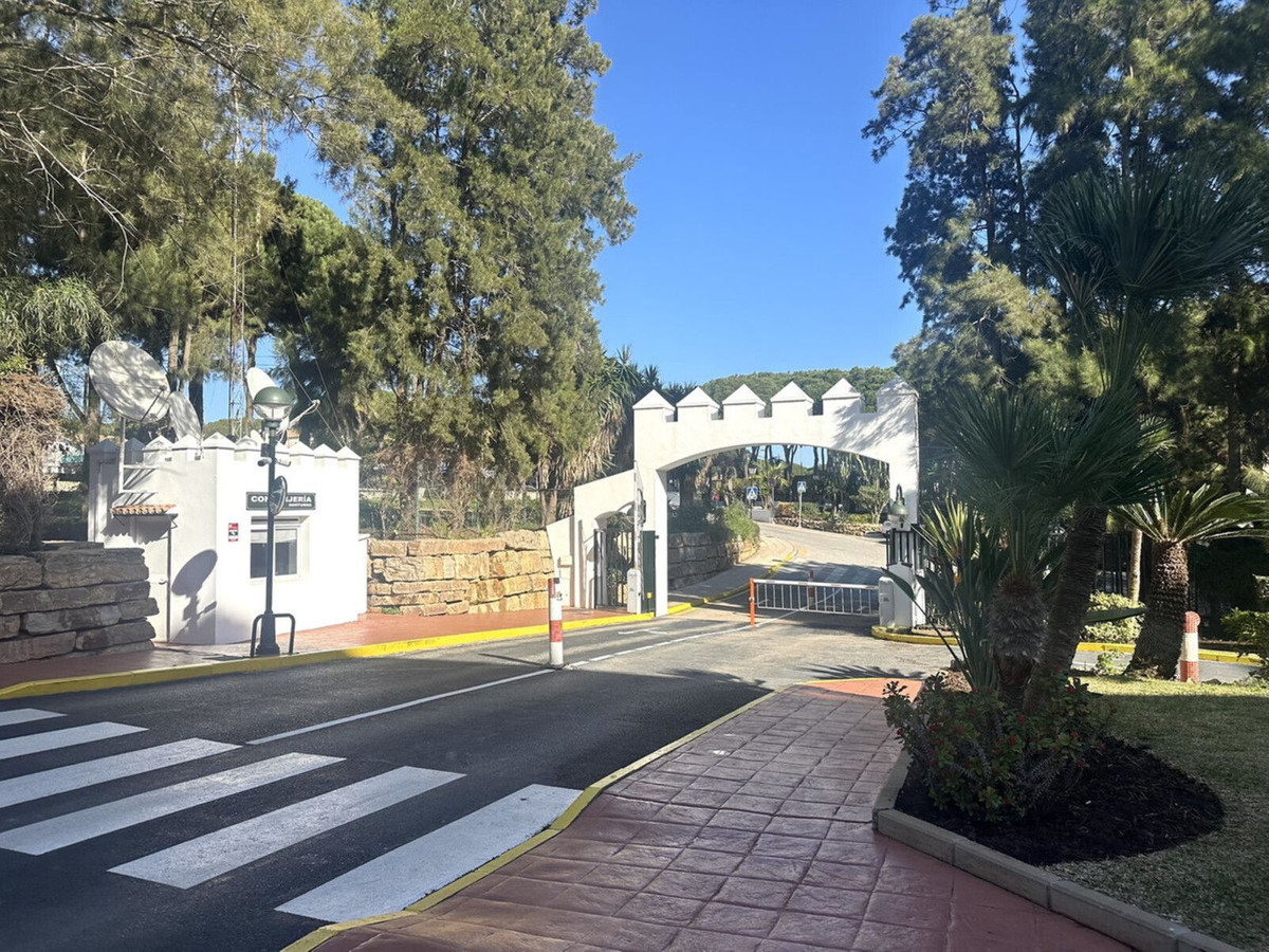 2 Bed Apartment for sale in Calahonda Costa Del Sol, Málaga, Spain