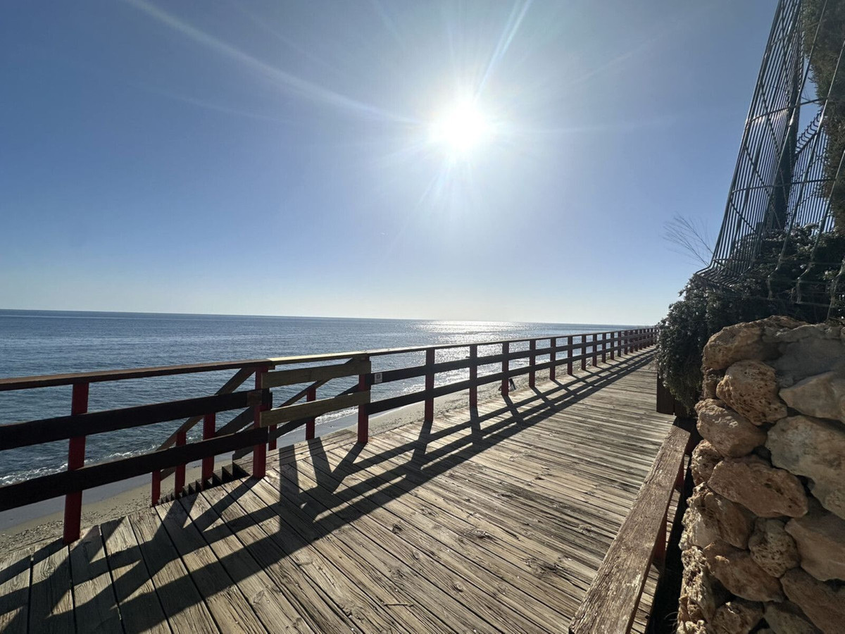 2 Bed Apartment for sale in Calahonda Costa Del Sol, Málaga, Spain