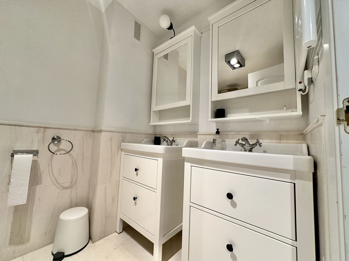 2 Bed Apartment for sale in Calahonda Costa Del Sol, Málaga, Spain