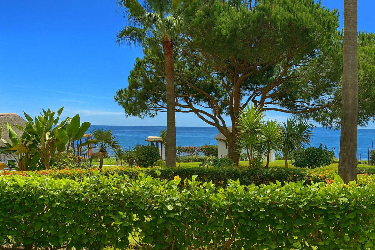 2 Bed Apartment for sale in Calahonda Costa Del Sol, Málaga, Spain
