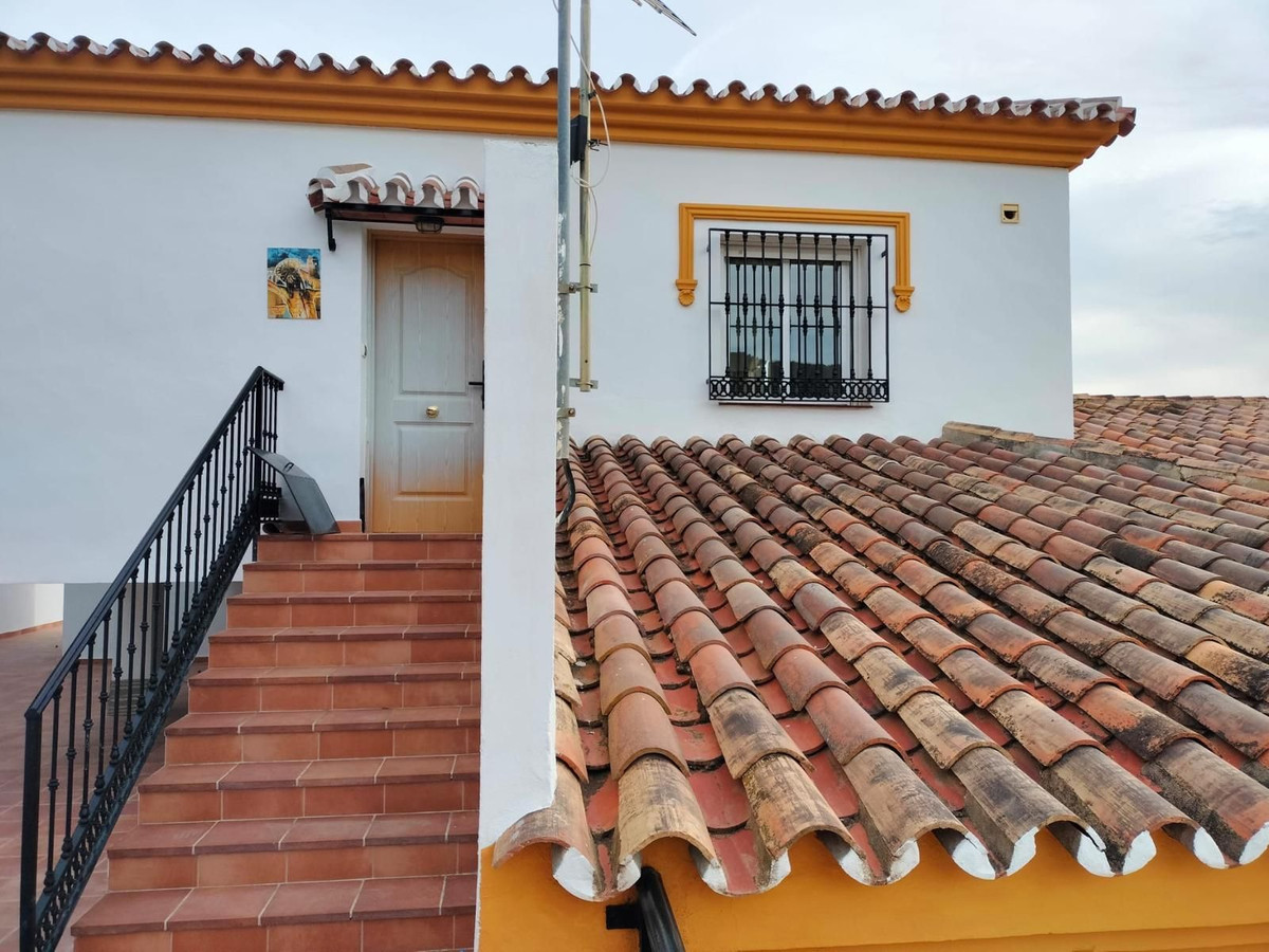 7 Bed Townhouse for sale in Benalmadena Costa Del Sol, Málaga, Spain