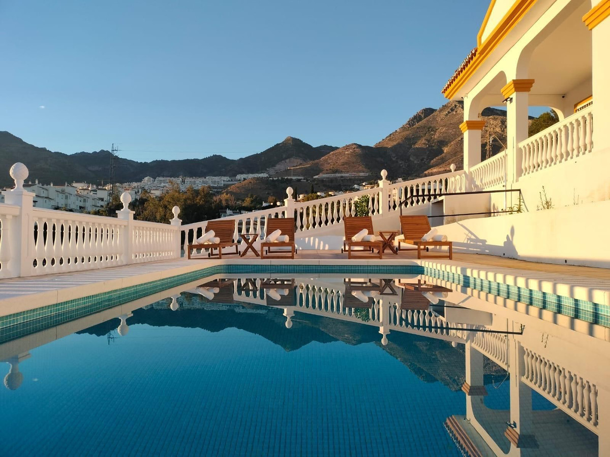 7 Bed Townhouse for sale in Benalmadena Costa Del Sol, Málaga, Spain