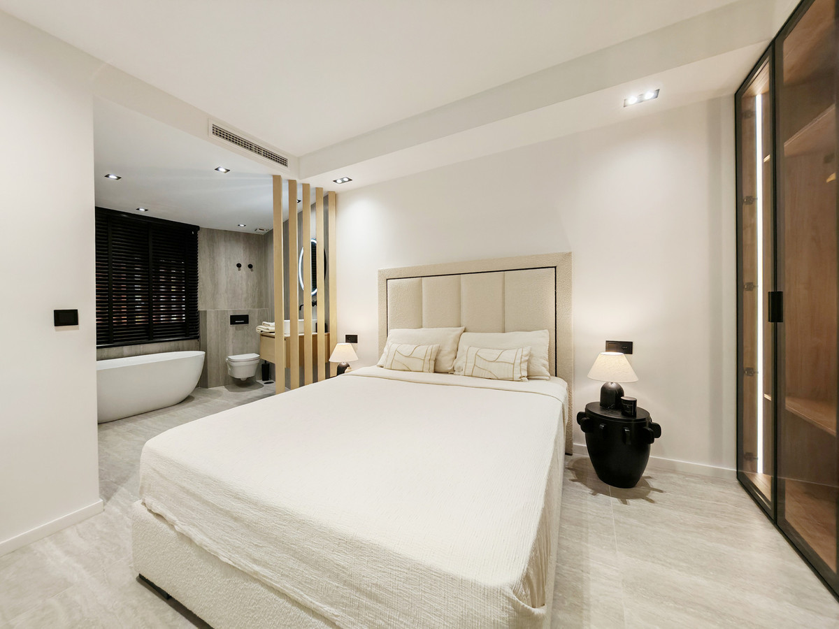 3 Bed Apartment for sale in Estepona Costa Del Sol, Málaga, Spain