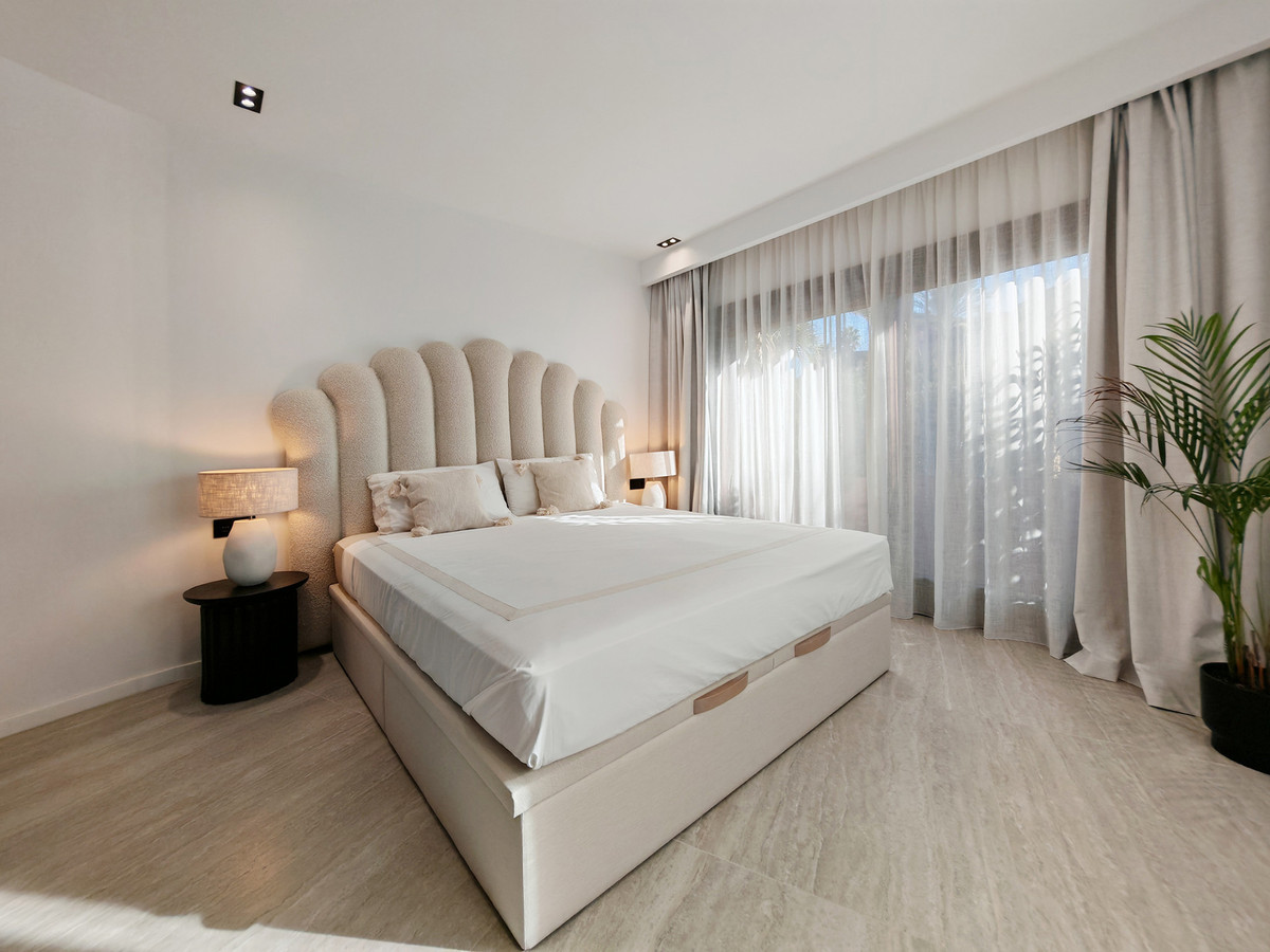 3 Bed Apartment for sale in Estepona Costa Del Sol, Málaga, Spain