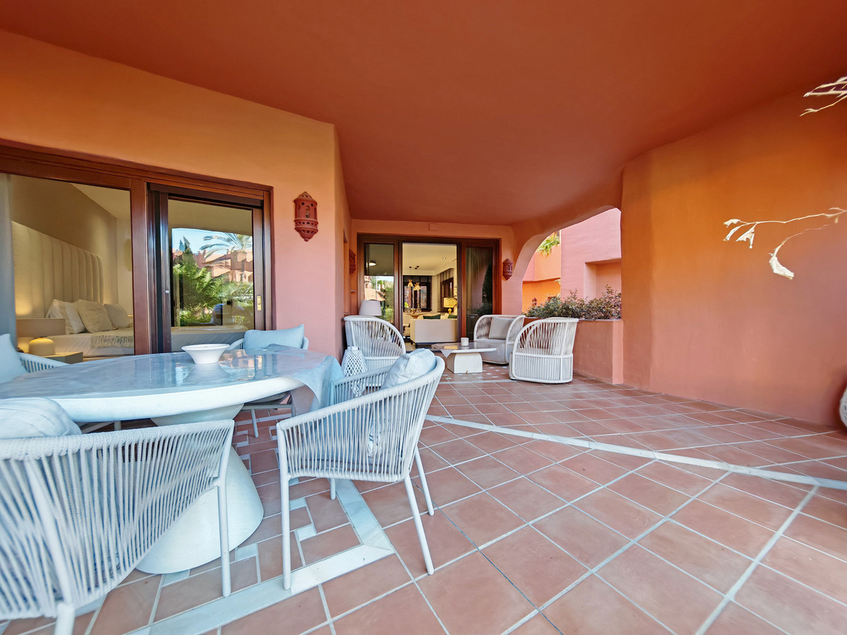 3 Bed Apartment for sale in Estepona Costa Del Sol, Málaga, Spain