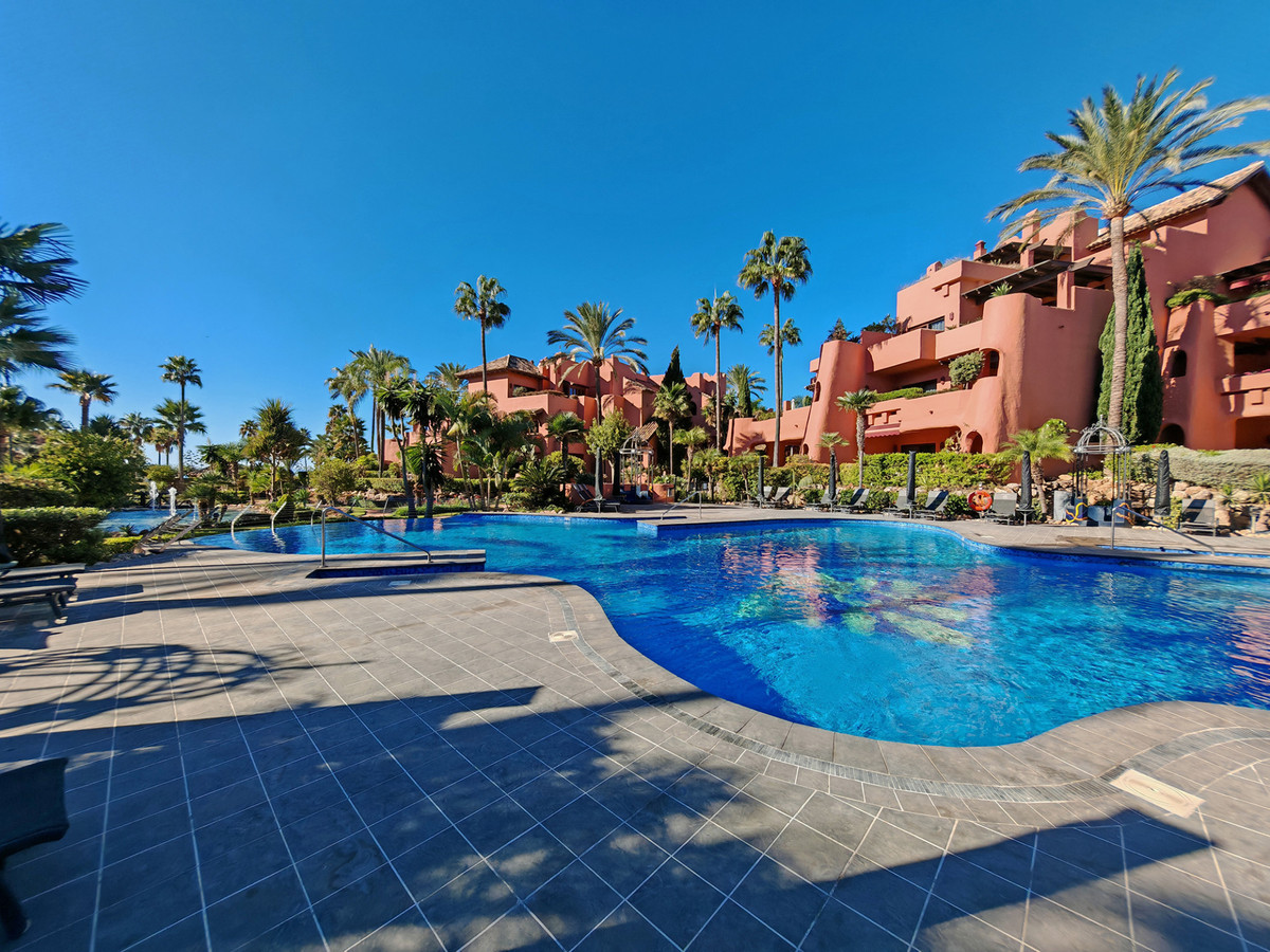 3 Bed Apartment for sale in Estepona Costa Del Sol, Málaga, Spain