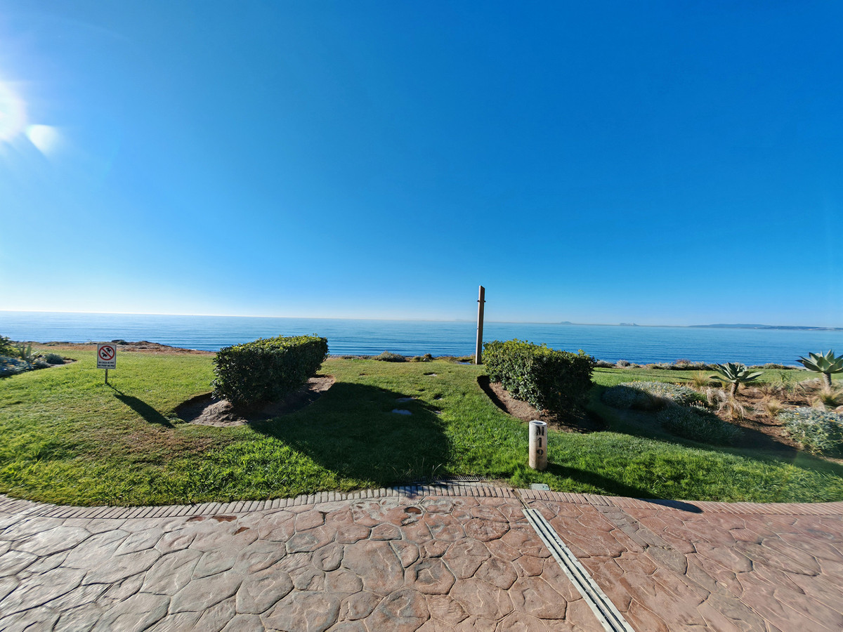 3 Bed Apartment for sale in Estepona Costa Del Sol, Málaga, Spain