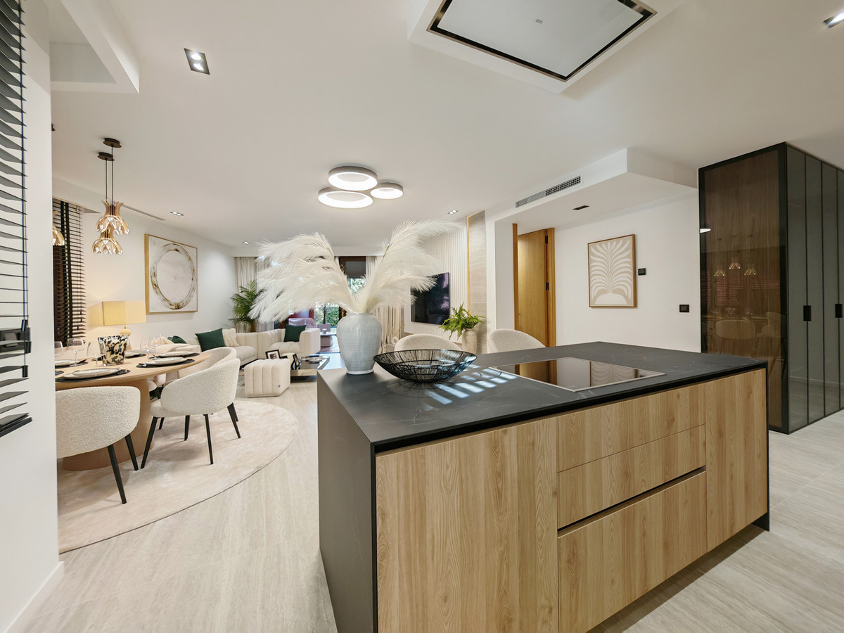 3 Bed Apartment for sale in Estepona Costa Del Sol, Málaga, Spain