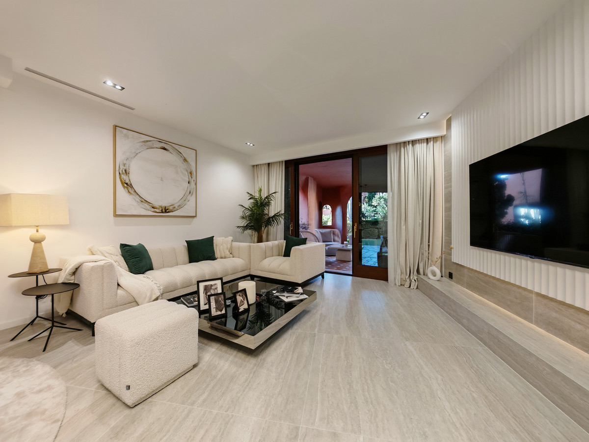 3 Bed Apartment for sale in Estepona Costa Del Sol, Málaga, Spain