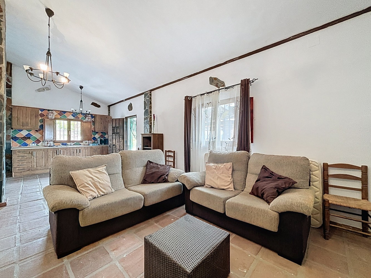 2 Bed Townhouse for sale in Vélezmálaga Costa Del Sol East, Málaga, Spain
