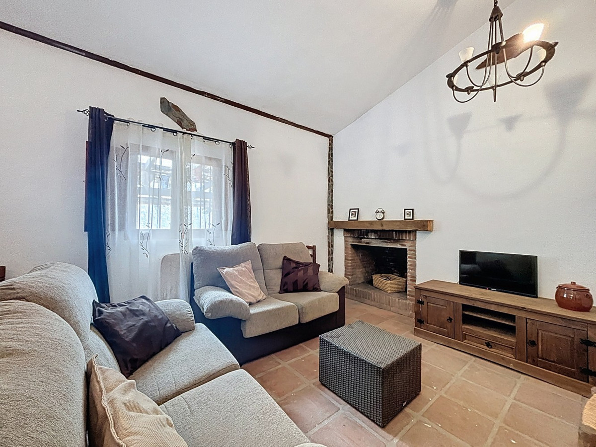 2 Bed Townhouse for sale in Vélezmálaga Costa Del Sol East, Málaga, Spain