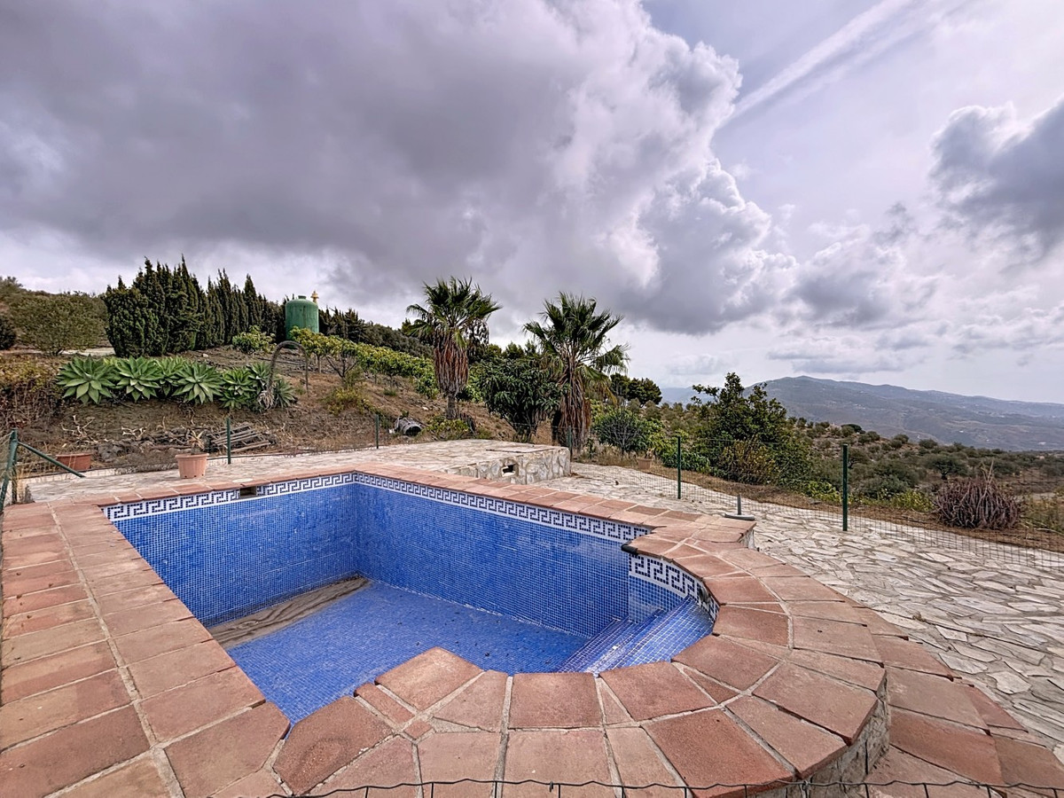 2 Bed Townhouse for sale in Vélezmálaga Costa Del Sol East, Málaga, Spain