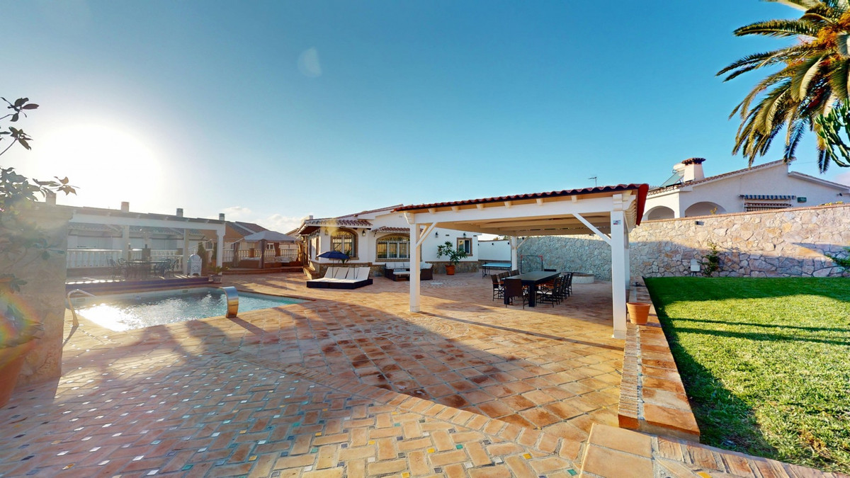 4 Bed Townhouse for sale in Caleta De Vélez Costa Del Sol East, Málaga, Spain
