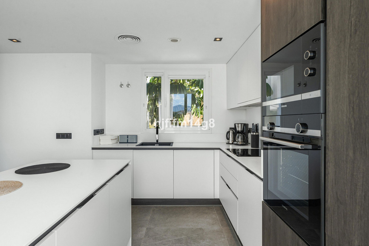 3 Bed Apartment for sale in La Quinta Costa Del Sol, Málaga, Spain