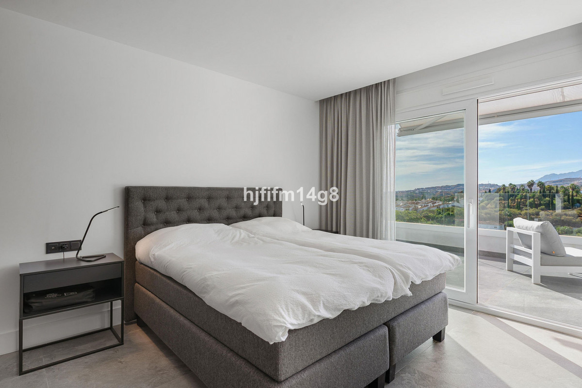 3 Bed Apartment for sale in La Quinta Costa Del Sol, Málaga, Spain