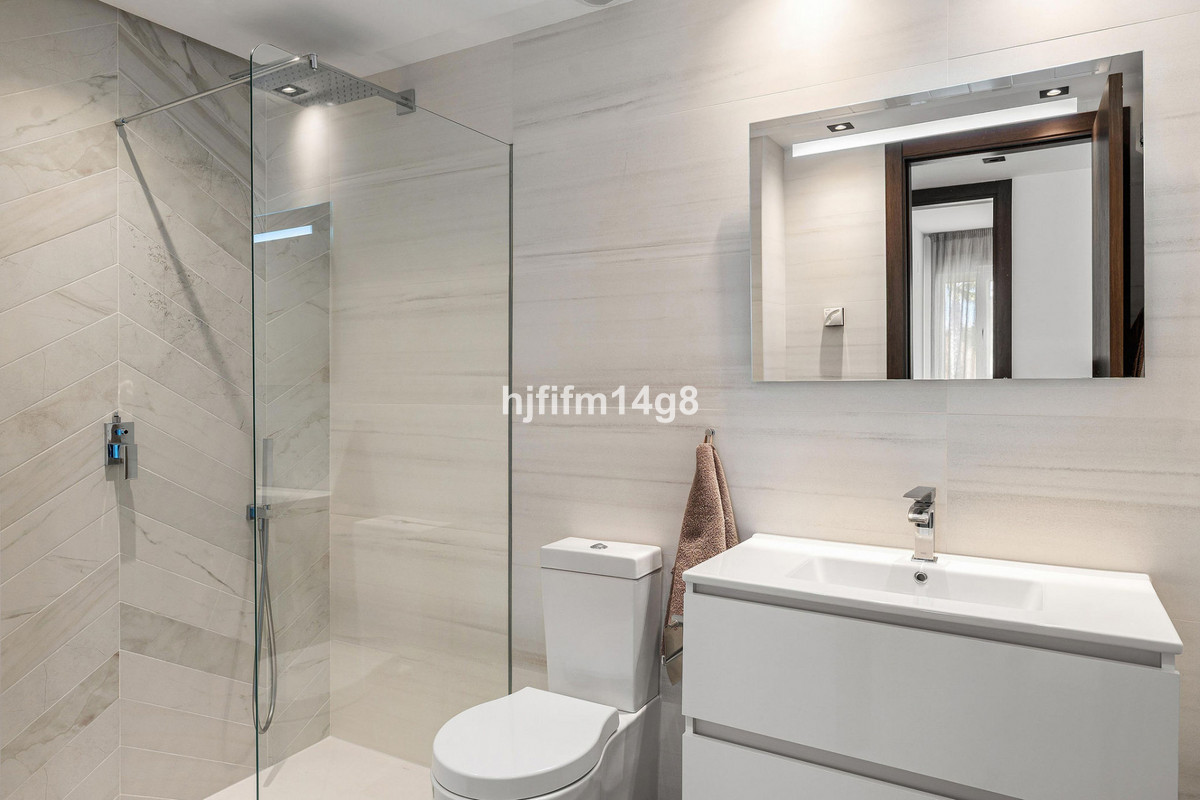 3 Bed Apartment for sale in La Quinta Costa Del Sol, Málaga, Spain