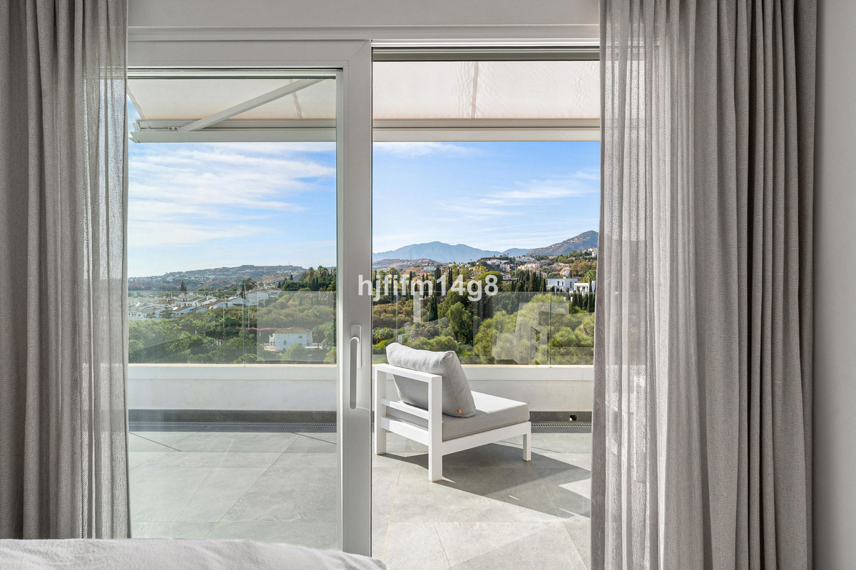 3 Bed Apartment for sale in La Quinta Costa Del Sol, Málaga, Spain