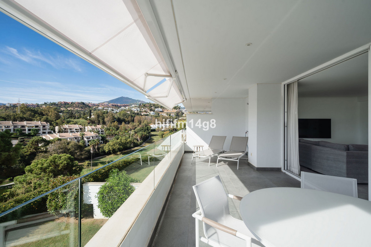 3 Bed Apartment for sale in La Quinta Costa Del Sol, Málaga, Spain
