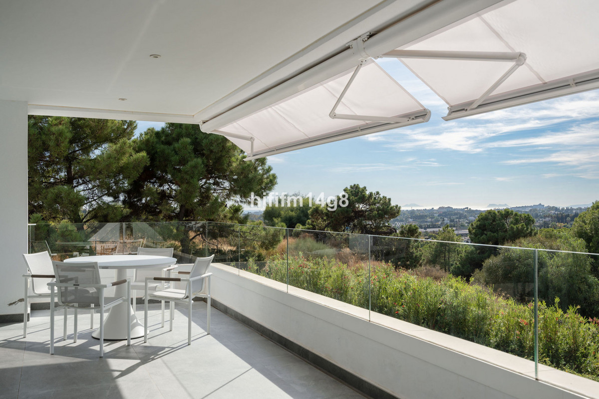 3 Bed Apartment for sale in La Quinta Costa Del Sol, Málaga, Spain