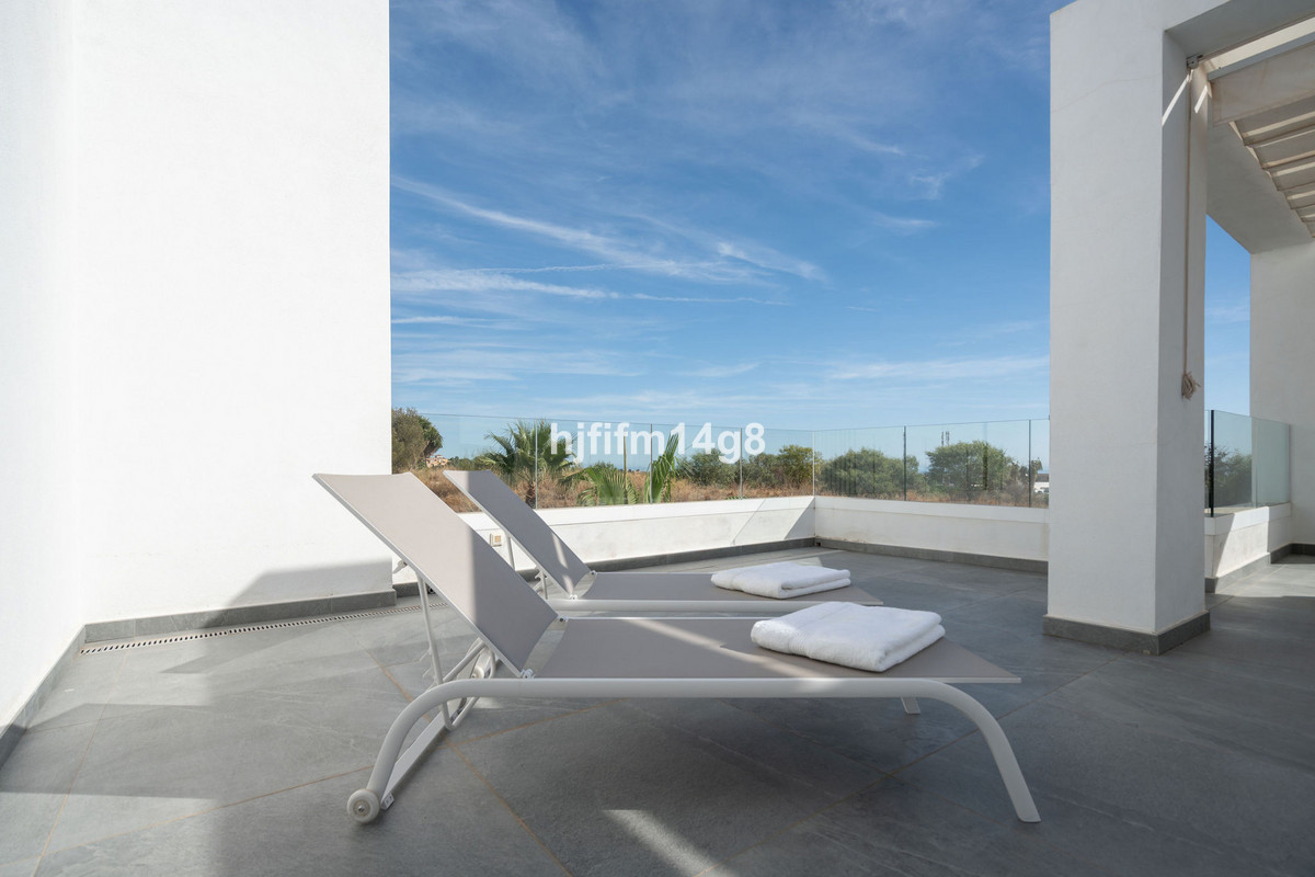 3 Bed Apartment for sale in La Quinta Costa Del Sol, Málaga, Spain