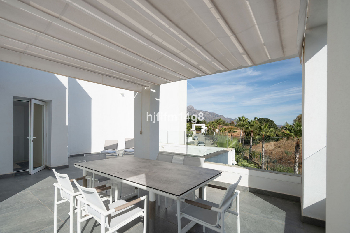 3 Bed Apartment for sale in La Quinta Costa Del Sol, Málaga, Spain