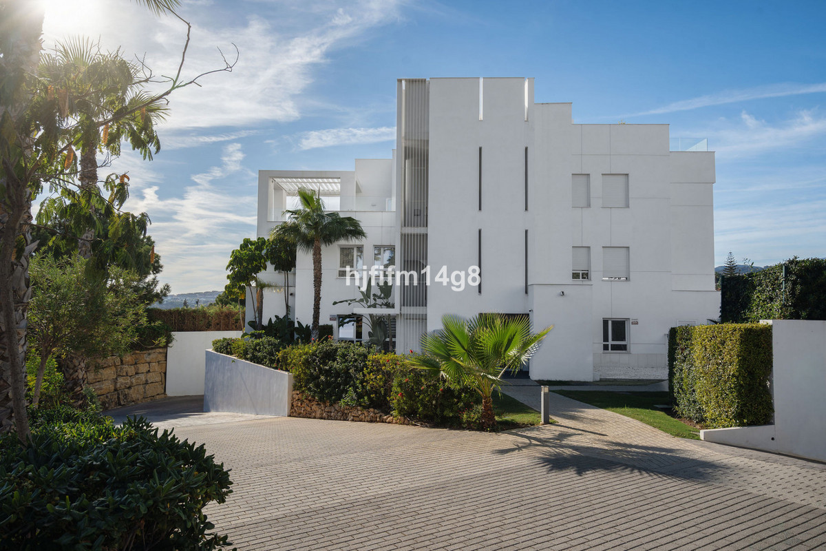 3 Bed Apartment for sale in La Quinta Costa Del Sol, Málaga, Spain