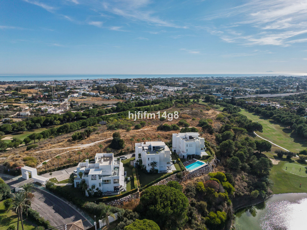 3 Bed Apartment for sale in La Quinta Costa Del Sol, Málaga, Spain