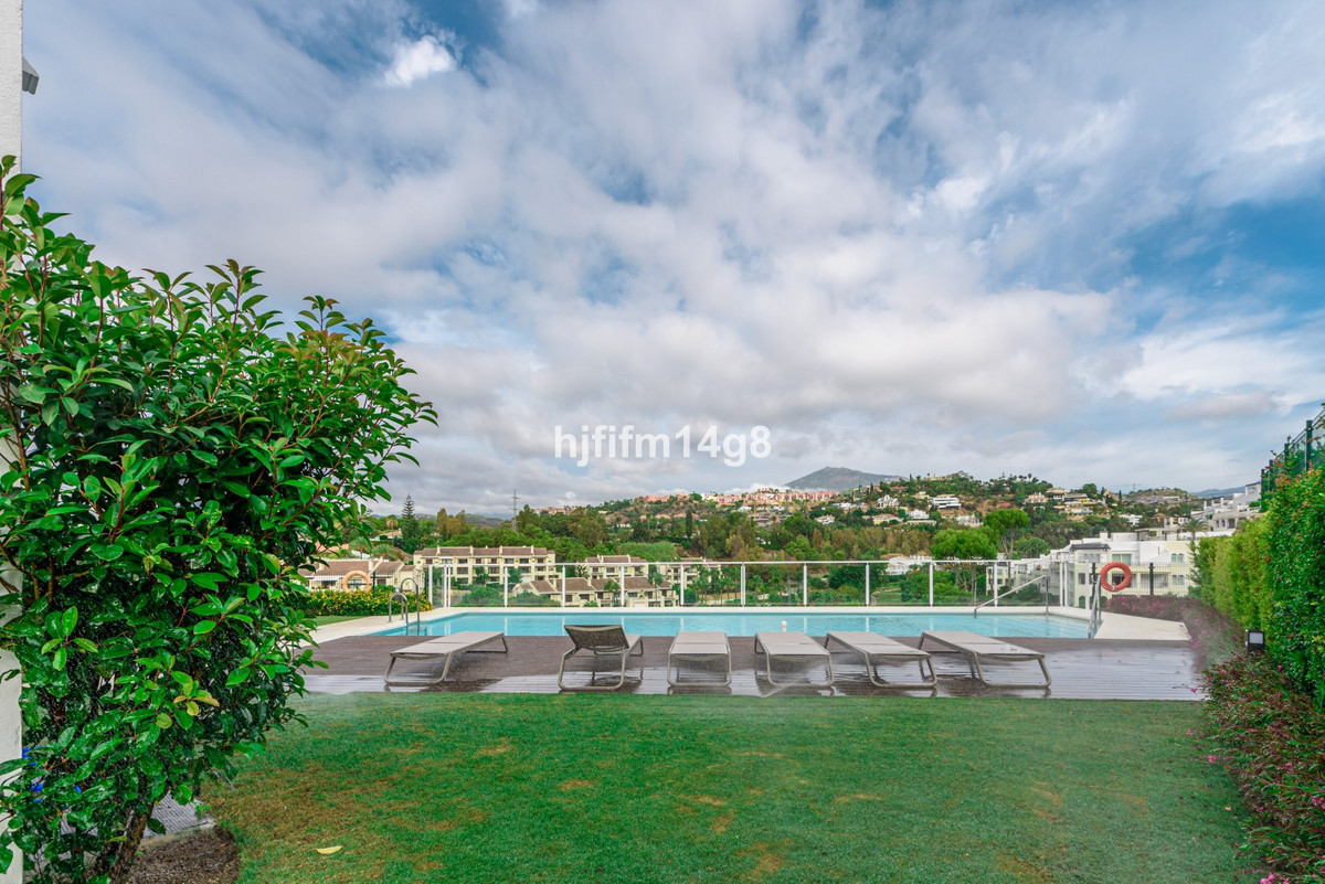 3 Bed Apartment for sale in La Quinta Costa Del Sol, Málaga, Spain