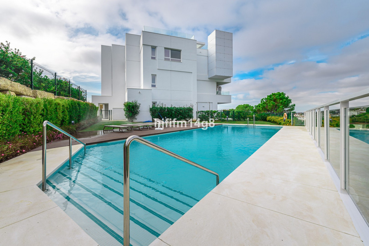 3 Bed Apartment for sale in La Quinta Costa Del Sol, Málaga, Spain