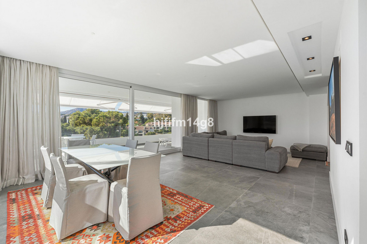 3 Bed Apartment for sale in La Quinta Costa Del Sol, Málaga, Spain
