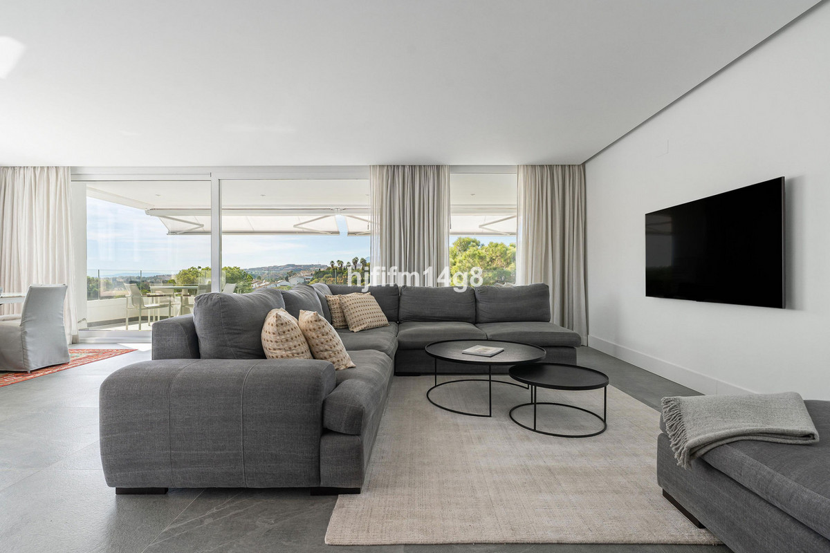 3 Bed Apartment for sale in La Quinta Costa Del Sol, Málaga, Spain