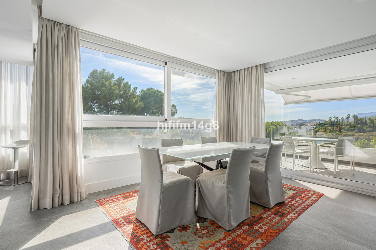 3 Bed Apartment for sale in La Quinta Costa Del Sol, Málaga, Spain