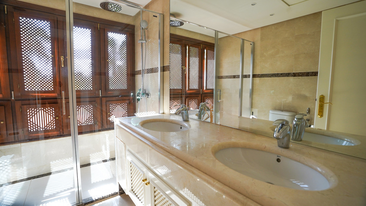 3 Bed Apartment for sale in Puerto Banús Costa Del Sol, Málaga, Spain