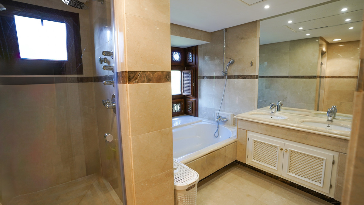 3 Bed Apartment for sale in Puerto Banús Costa Del Sol, Málaga, Spain