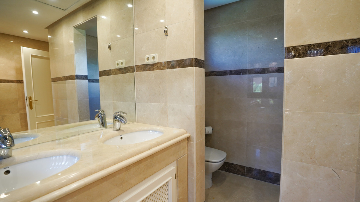 3 Bed Apartment for sale in Puerto Banús Costa Del Sol, Málaga, Spain