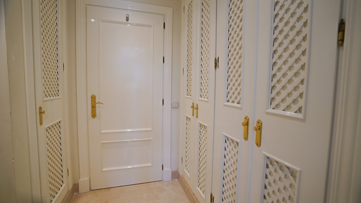 3 Bed Apartment for sale in Puerto Banús Costa Del Sol, Málaga, Spain