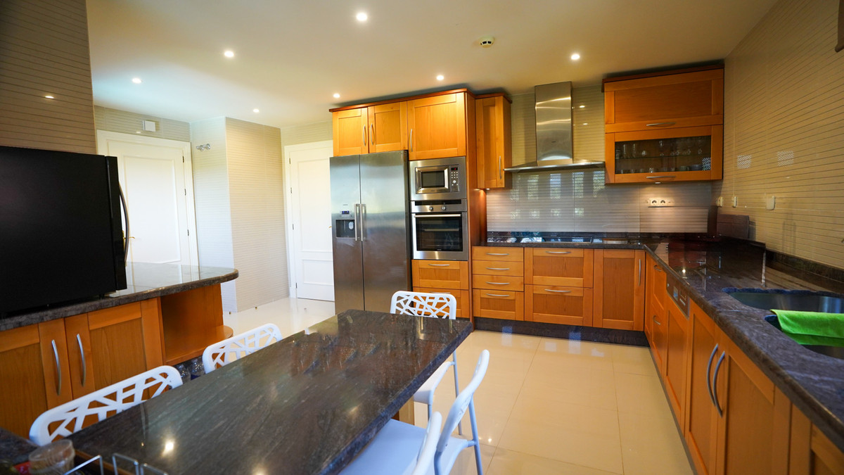 3 Bed Apartment for sale in Puerto Banús Costa Del Sol, Málaga, Spain