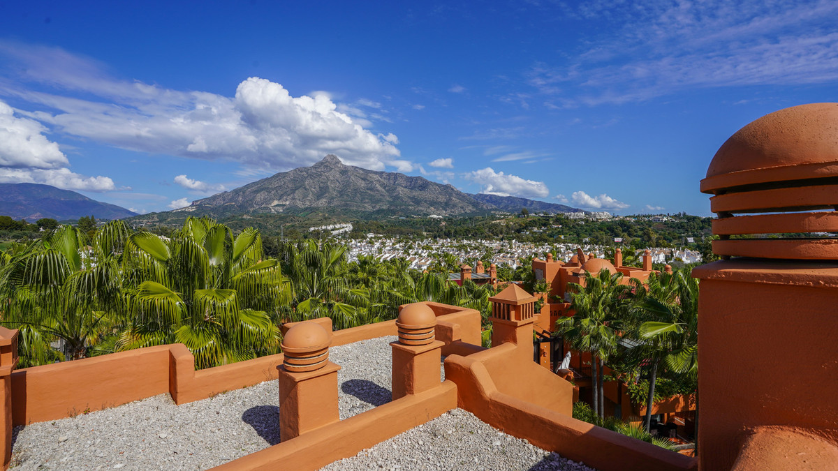 3 Bed Apartment for sale in Puerto Banús Costa Del Sol, Málaga, Spain