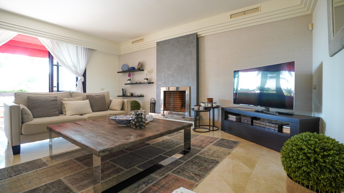 3 Bed Apartment for sale in Puerto Banús Costa Del Sol, Málaga, Spain