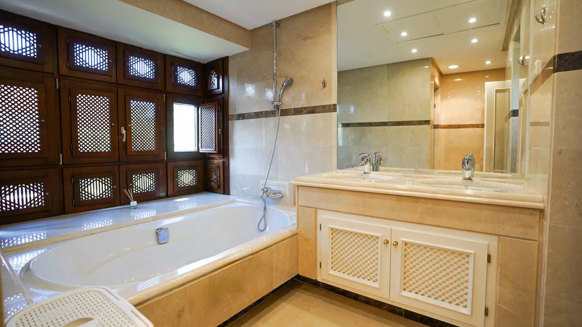 3 Bed Apartment for sale in Puerto Banús Costa Del Sol, Málaga, Spain