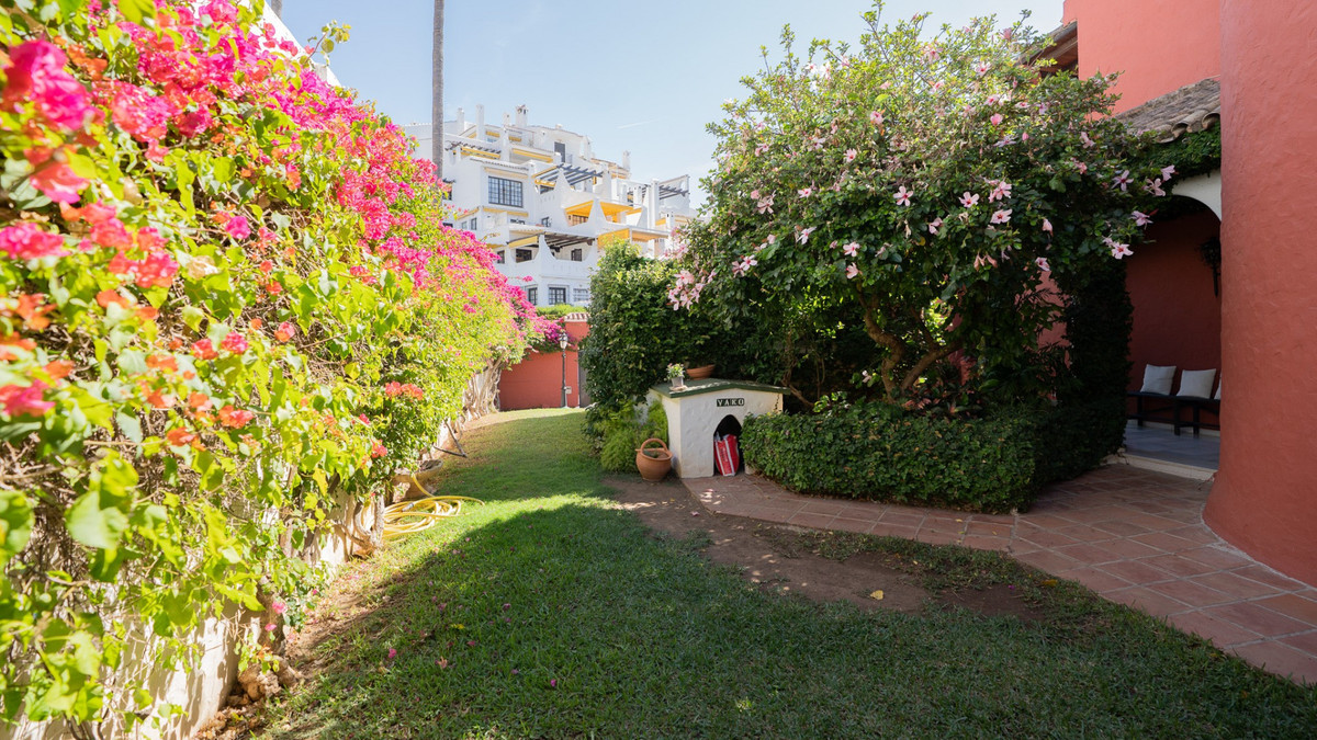 4 Bed Townhouse for sale in Marbella Costa Del Sol, Málaga, Spain