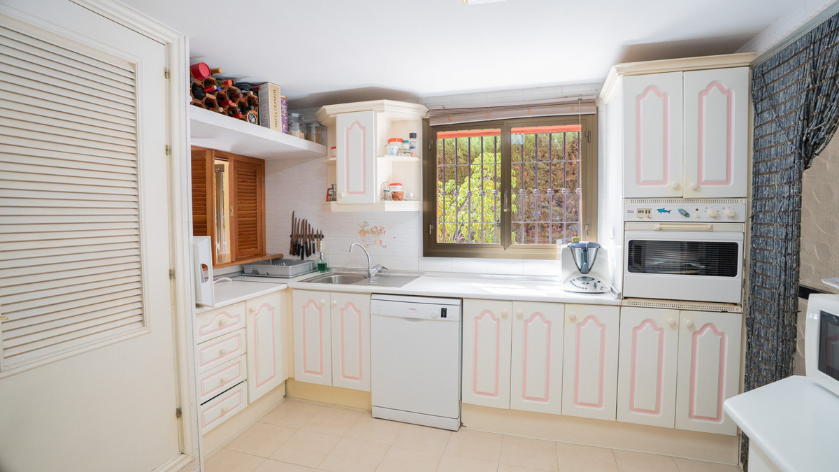4 Bed Townhouse for sale in Marbella Costa Del Sol, Málaga, Spain