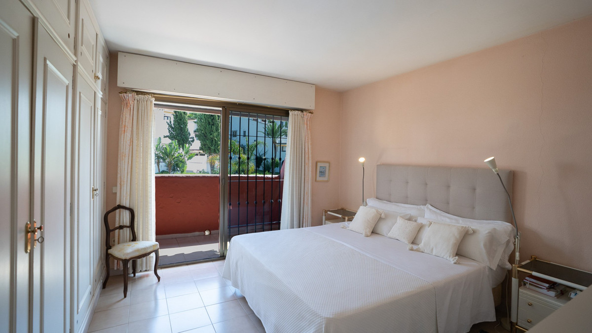 4 Bed Townhouse for sale in Marbella Costa Del Sol, Málaga, Spain