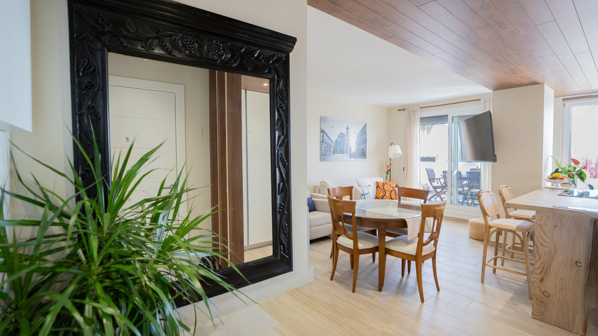 Se vende Apartamento Planta Media de 2 dormitorios en Costa Del Sol, Málaga, España