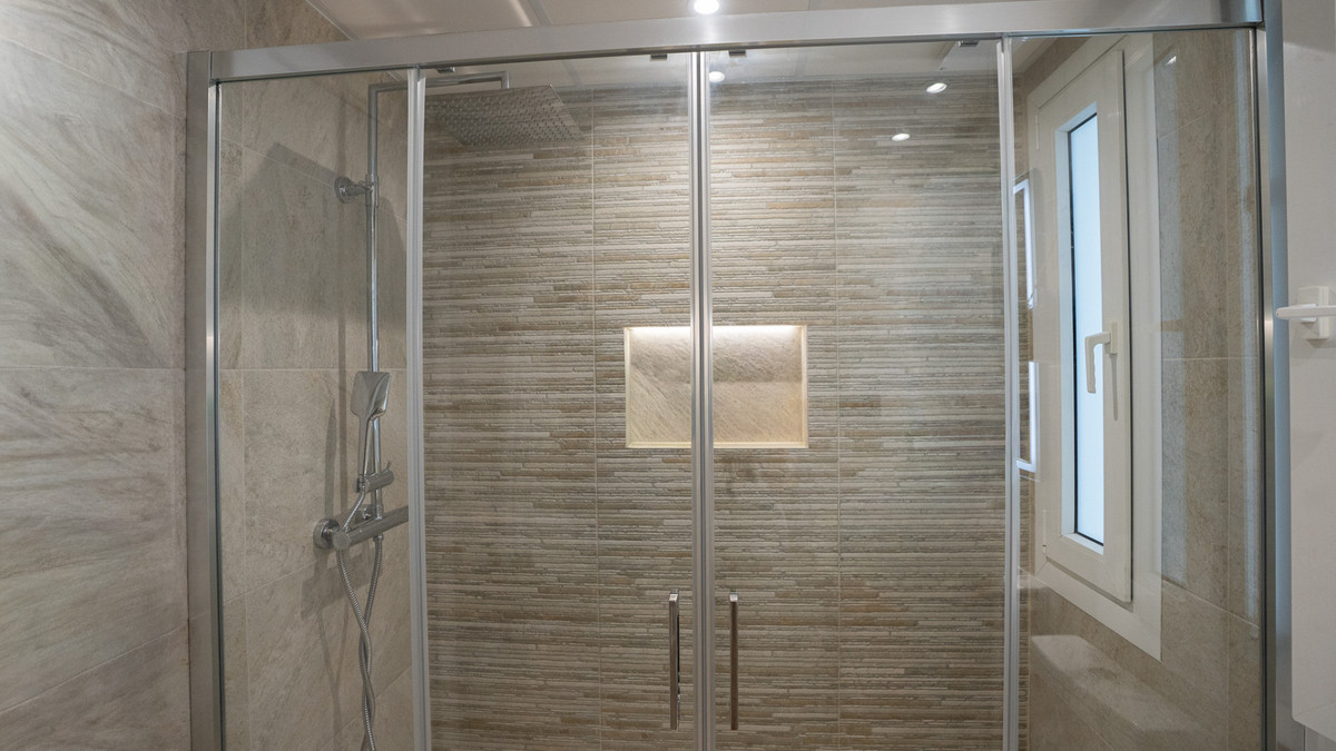 Se vende Apartamento Planta Media de 2 dormitorios en Costa Del Sol, Málaga, España