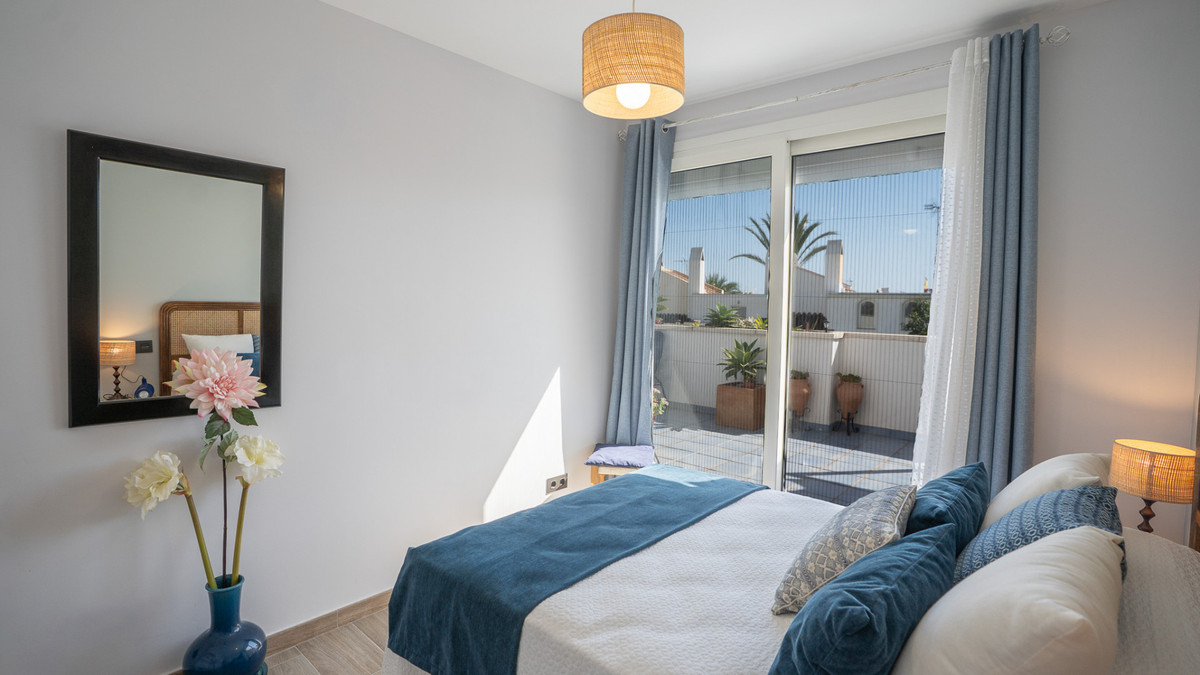 Se vende Apartamento Planta Media de 2 dormitorios en Costa Del Sol, Málaga, España