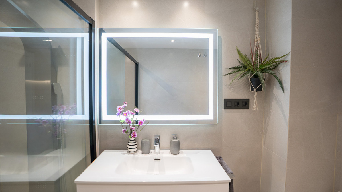 Se vende Apartamento Planta Media de 2 dormitorios en Costa Del Sol, Málaga, España