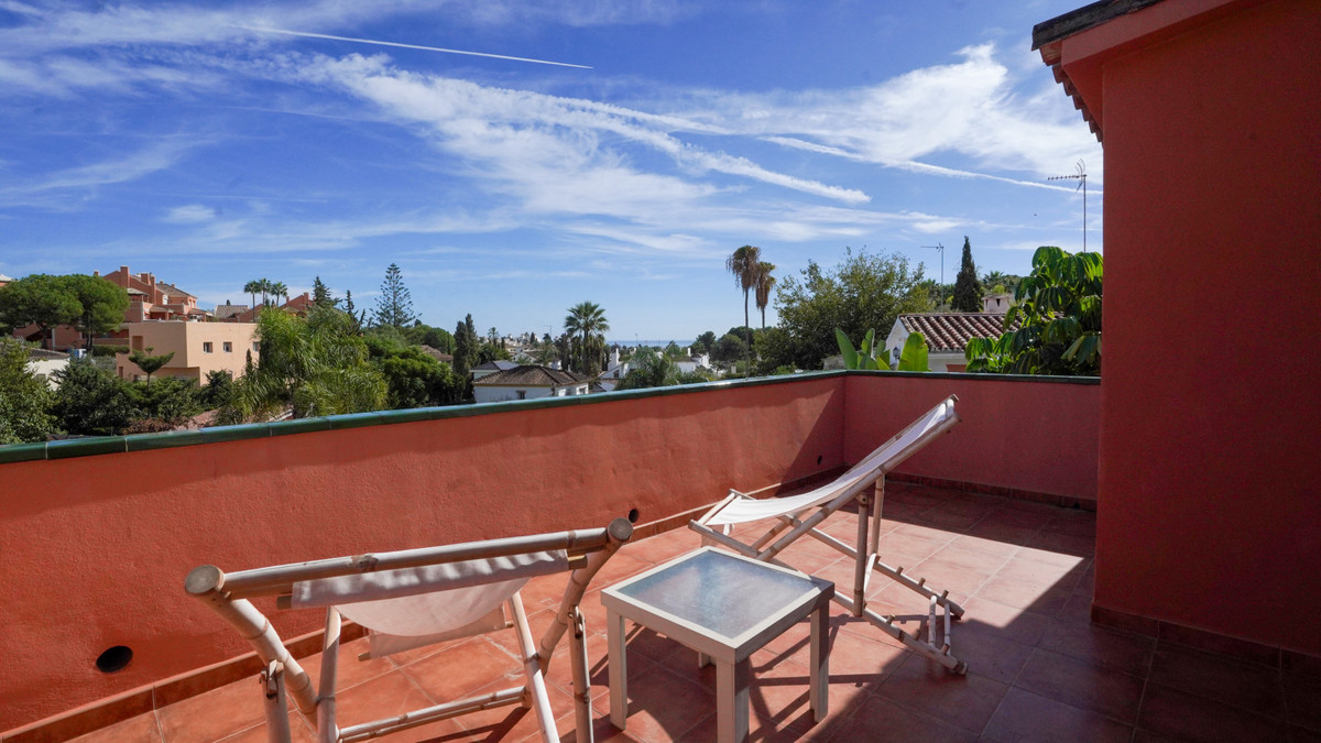 4 Bed Townhouse for sale in Nueva Andalucía Costa Del Sol, Málaga, Spain