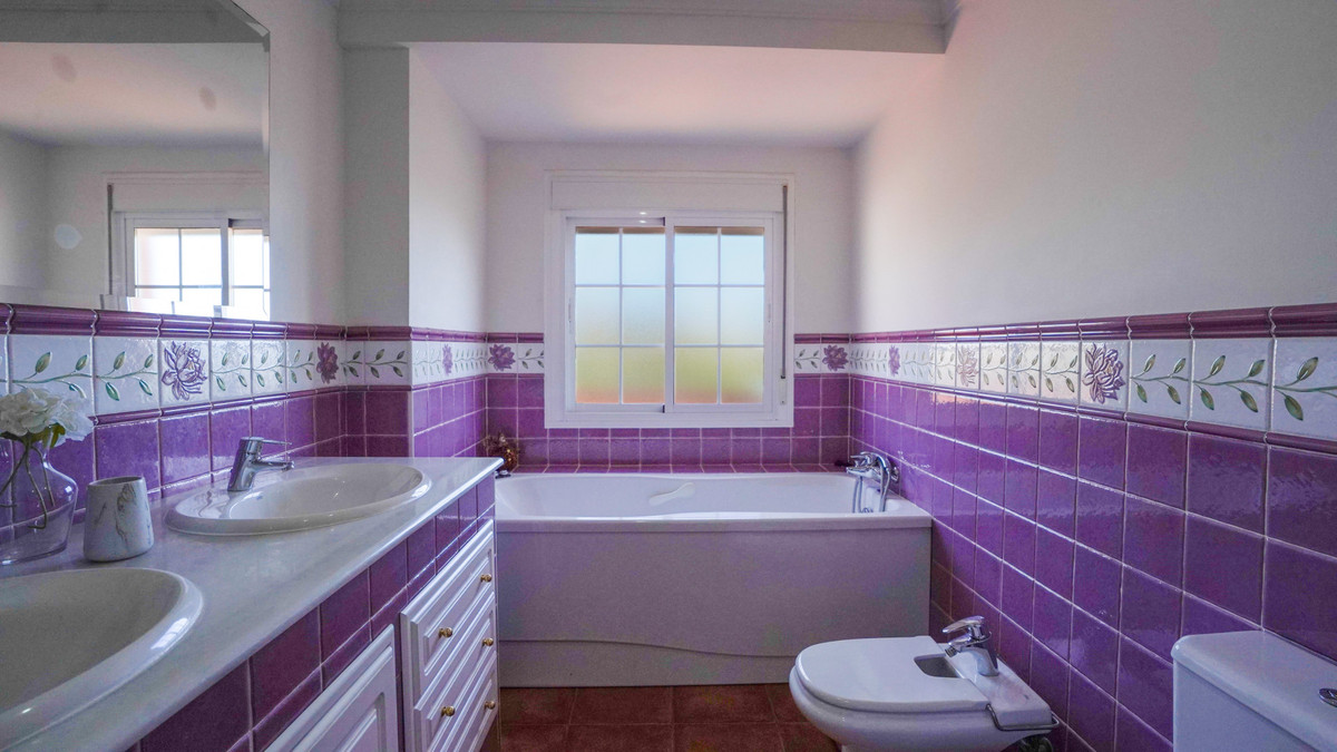 4 Bed Townhouse for sale in Nueva Andalucía Costa Del Sol, Málaga, Spain
