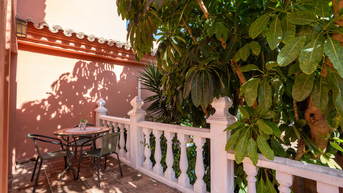 4 Bed Townhouse for sale in Nueva Andalucía Costa Del Sol, Málaga, Spain